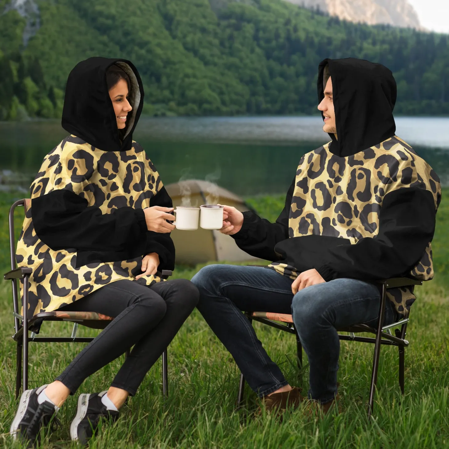 kuscheliger_kapuzenpullov_10-3.webp Kuscheliger Kapuzenpullover | Schwarzer Leopard